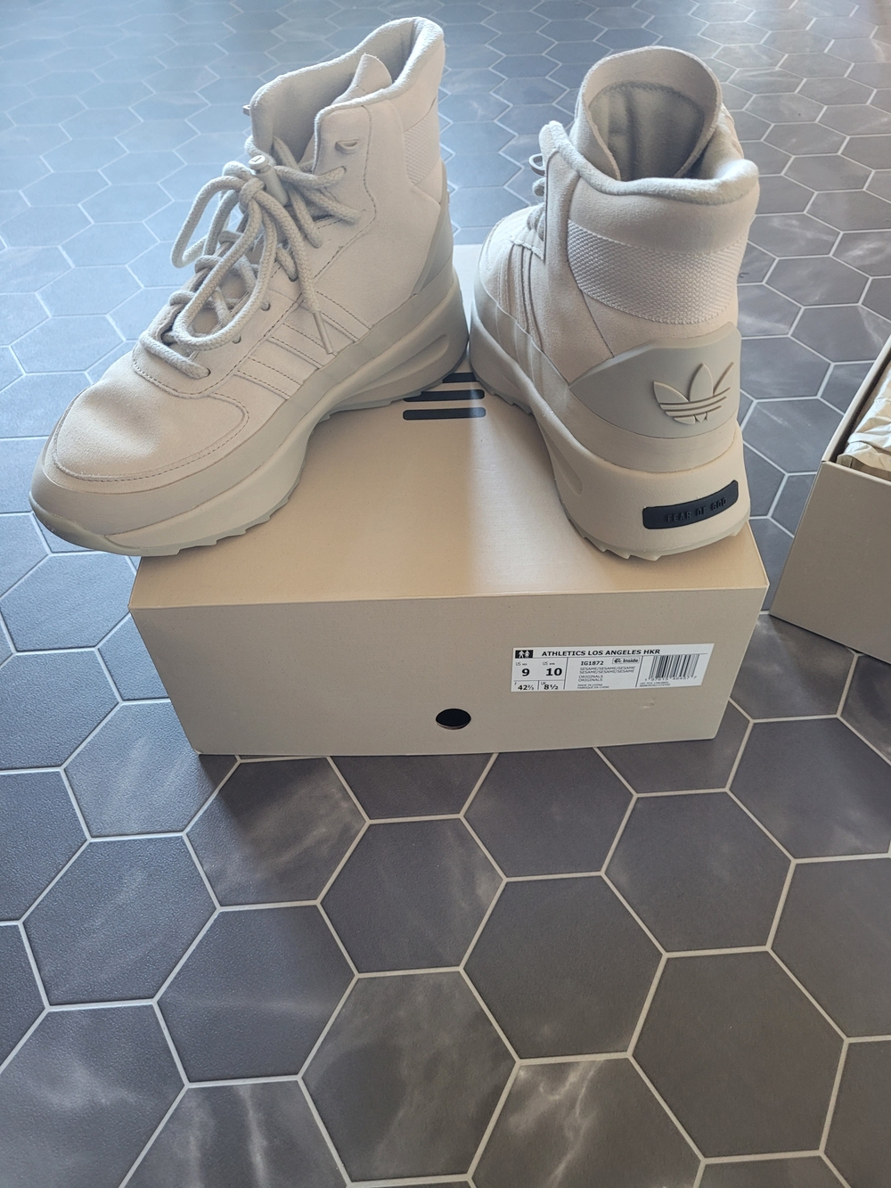 Adidas X Fear Of God Men/Women’s Cream High-Top Fashion Hikers Size 9M